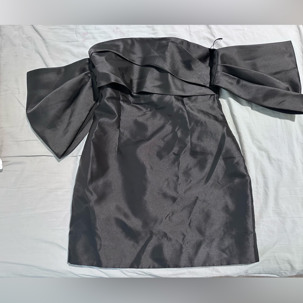 Off the shoulder great quality. Wore for my “Death to my 20s” party